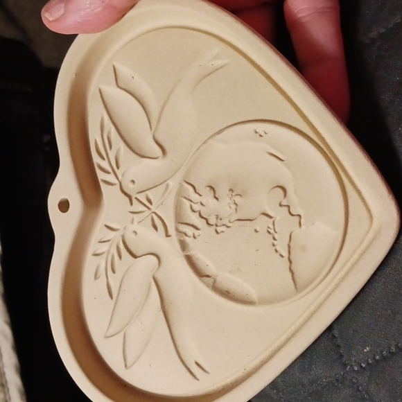 The Pampered Chef Prace on Earth Heart Cookie Mold - Picture 3 of 8